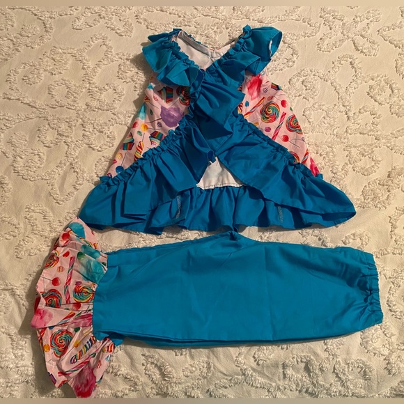 Candy Themed Outfit - Picture 1 of 5